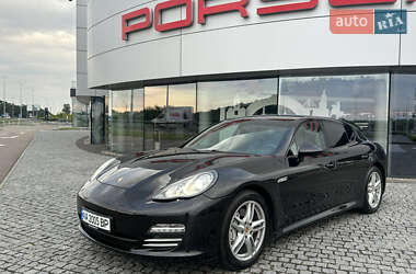 Фастбэк Porsche Panamera 2011 в 