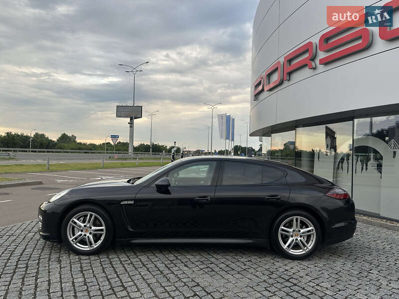 Фастбек Porsche Panamera 2011 в Києві