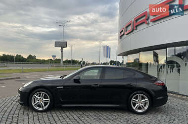 Фастбэк Porsche Panamera 2011 в 