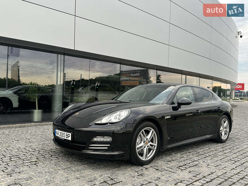 Фастбек Porsche Panamera 2011 в Києві