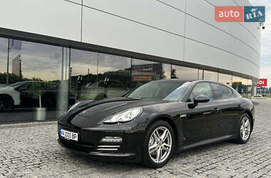 Фастбэк Porsche Panamera 2011 в 