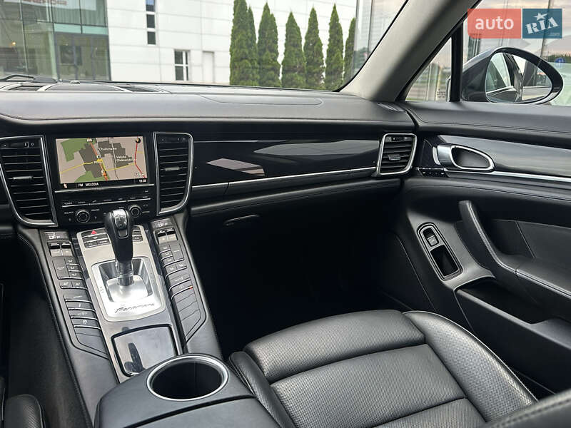 Фастбек Porsche Panamera 2011 в Києві