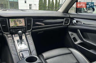 Фастбэк Porsche Panamera 2011 в 