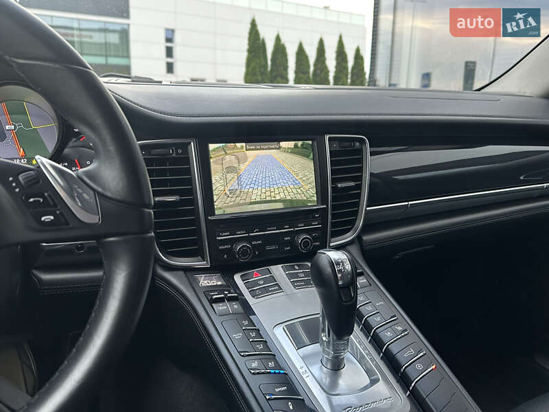Фастбек Porsche Panamera 2011 в Києві