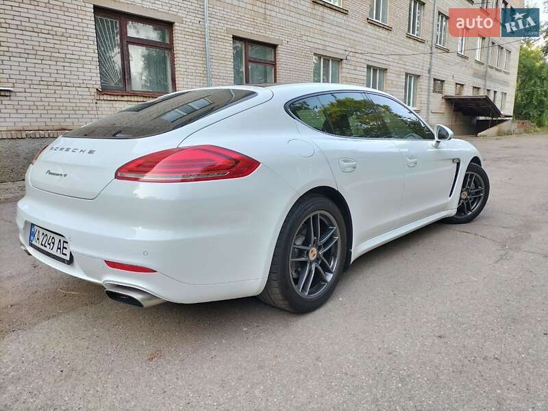 Фастбэк Porsche Panamera 2013 в Бершади