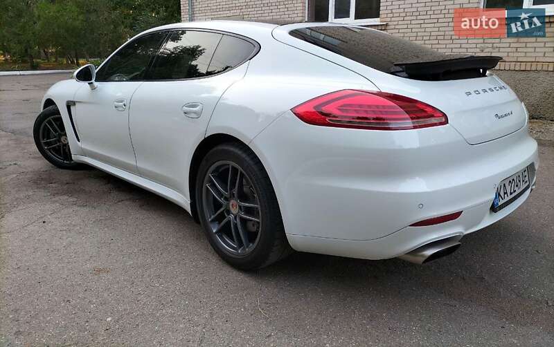 Фастбэк Porsche Panamera 2013 в Бершади