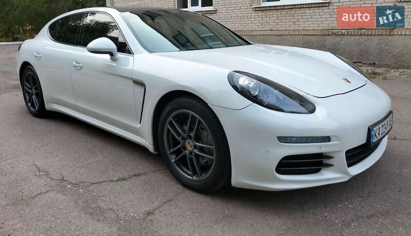 Фастбэк Porsche Panamera 2013 в Бершади