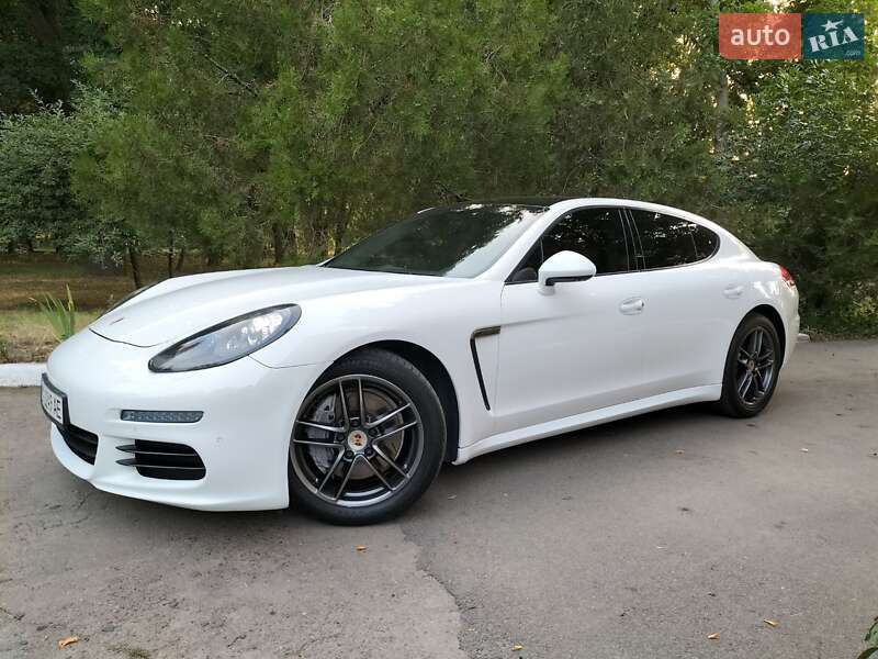 Фастбэк Porsche Panamera 2013 в Бершади