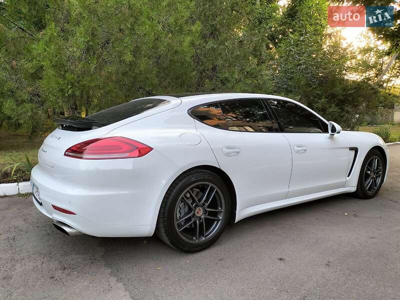 Фастбэк Porsche Panamera 2013 в Бершади