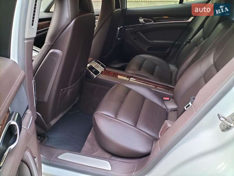 Фастбэк Porsche Panamera 2013 в Бершади