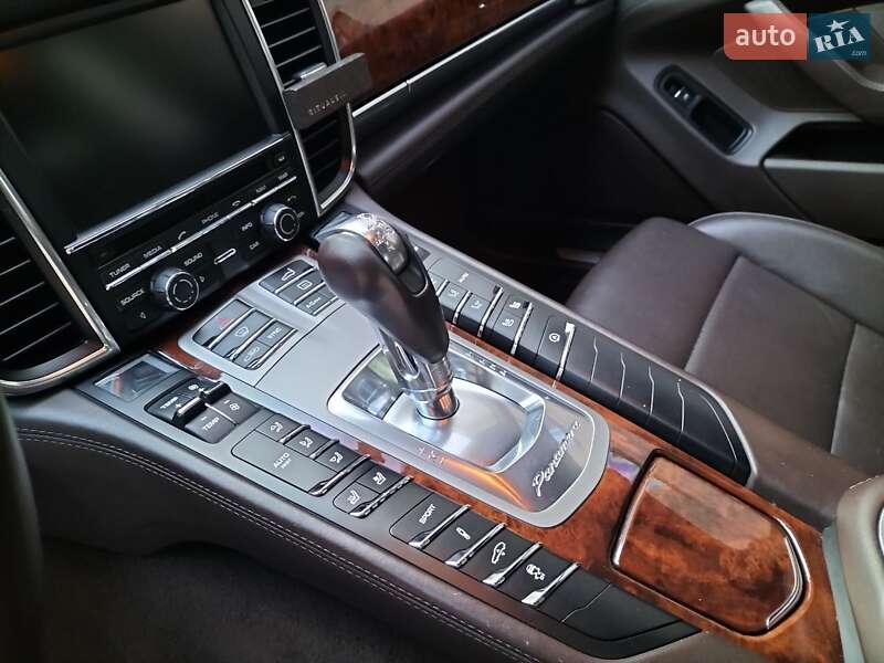 Фастбэк Porsche Panamera 2013 в Бершади