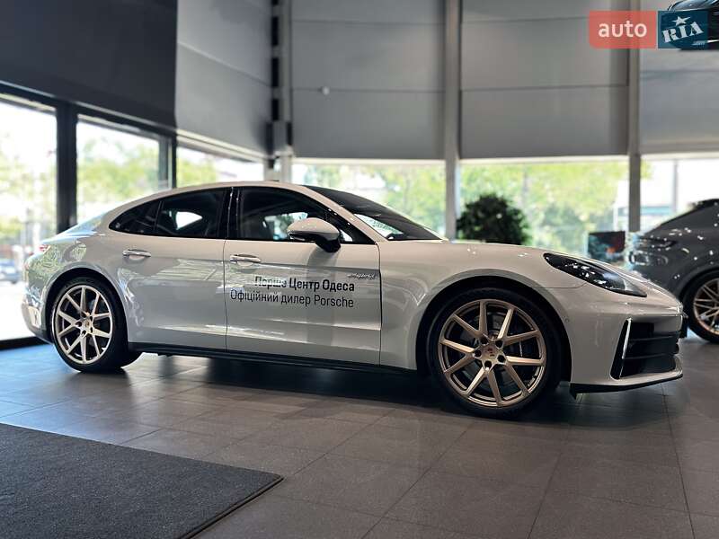 Фастбэк Porsche Panamera 2024 в Одессе