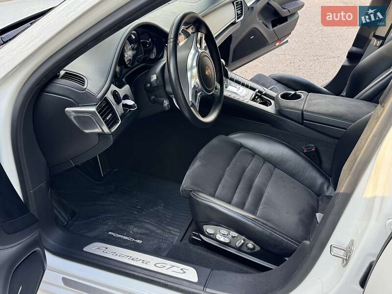 Фастбэк Porsche Panamera 2012 в Желтых Водах