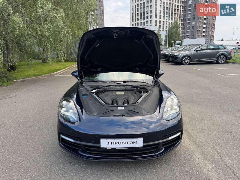 Фастбэк Porsche Panamera 2018 в Киеве