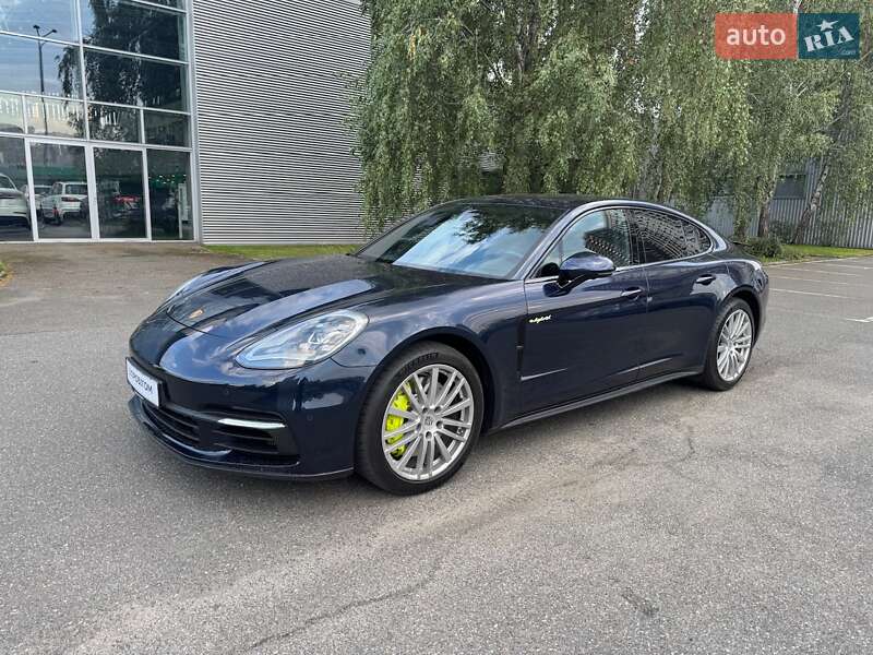Фастбэк Porsche Panamera 2018 в Киеве