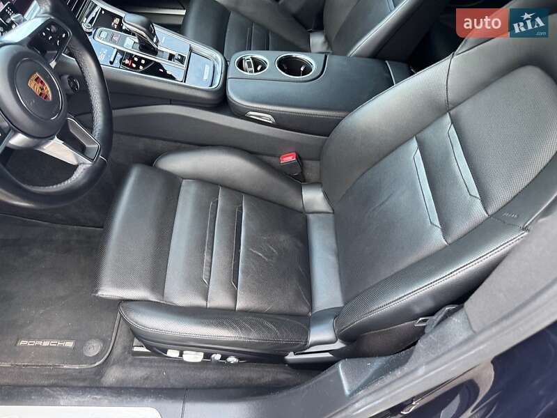 Фастбэк Porsche Panamera 2018 в Киеве