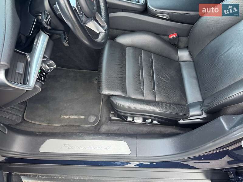 Фастбэк Porsche Panamera 2018 в Киеве