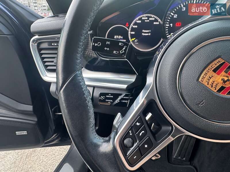 Фастбэк Porsche Panamera 2018 в Киеве