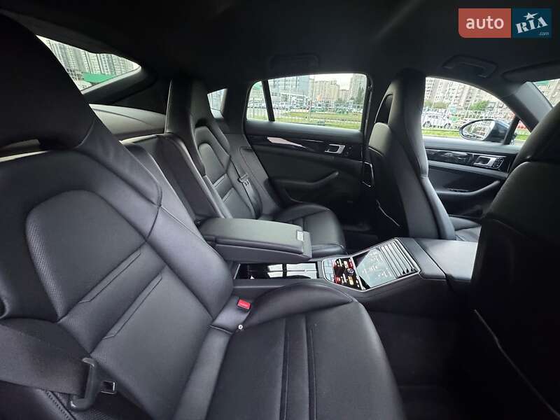 Фастбэк Porsche Panamera 2018 в Киеве
