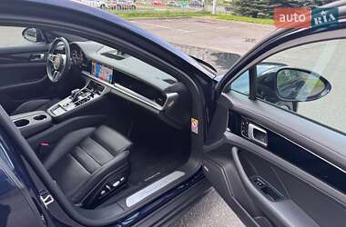 Фастбек Porsche Panamera 2018 в Києві