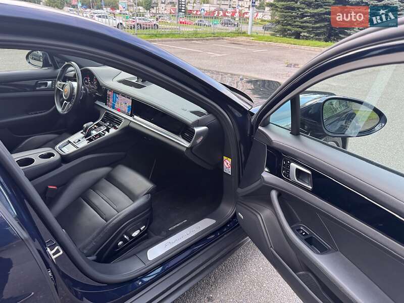 Фастбэк Porsche Panamera 2018 в Киеве