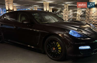 Фастбэк Porsche Panamera 2010 в 