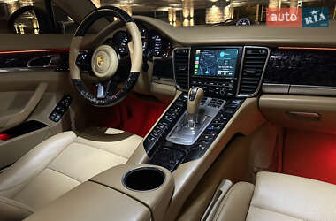 Фастбэк Porsche Panamera 2010 в 