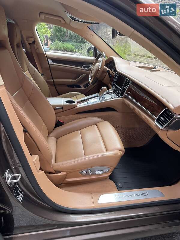 Фастбэк Porsche Panamera 2013 в Киеве фото 11 Фастбэк Porsche Panamera 2013 в Киеве