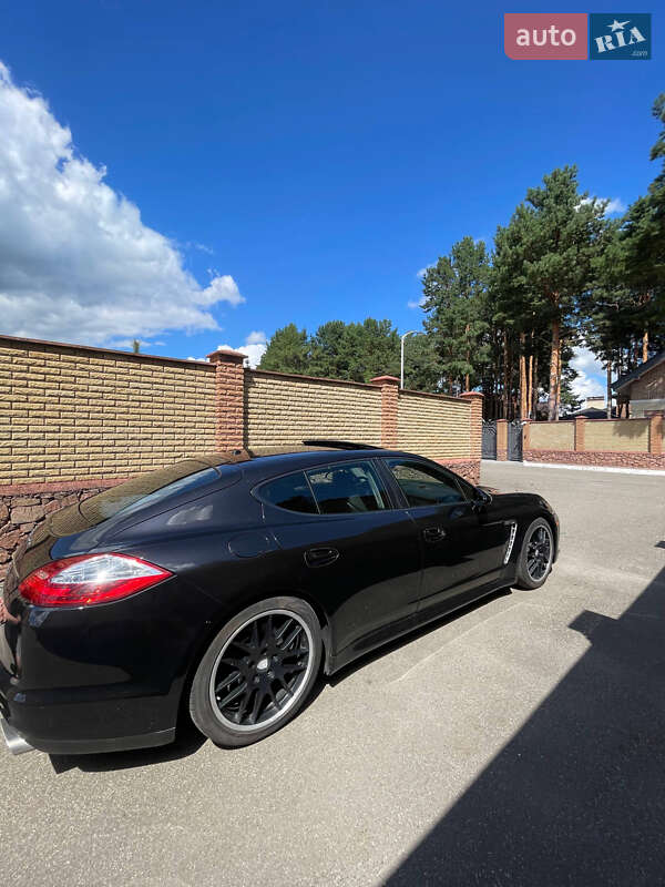 Фастбек Porsche Panamera 2010 в Києві