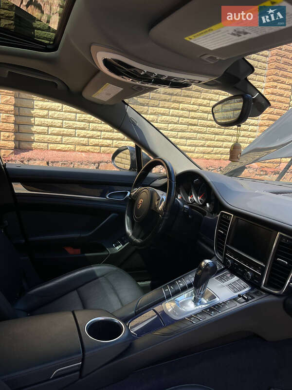 Фастбек Porsche Panamera 2010 в Києві