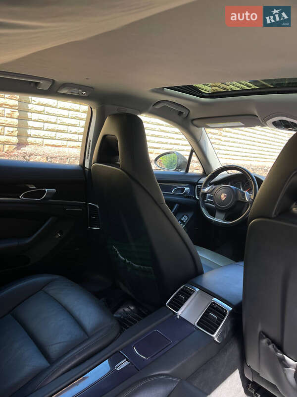 Фастбек Porsche Panamera 2010 в Києві