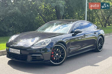 Фастбэк Porsche Panamera 2018 в 