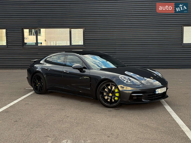 Фастбэк Porsche Panamera 2017 в Киеве