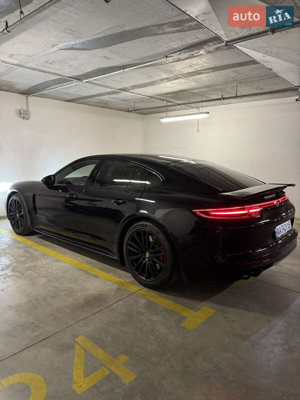 Фастбэк Porsche Panamera 2019 в Киеве