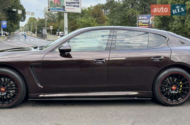 Фастбэк Porsche Panamera 2010 в 