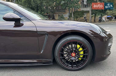 Фастбэк Porsche Panamera 2010 в 
