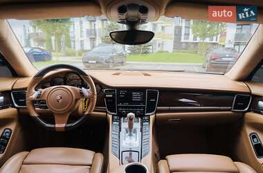 Фастбэк Porsche Panamera 2011 в 