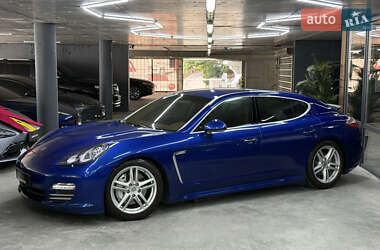 Фастбэк Porsche Panamera 2010 в 