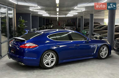 Фастбэк Porsche Panamera 2010 в 