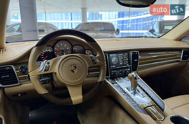 Фастбэк Porsche Panamera 2010 в 