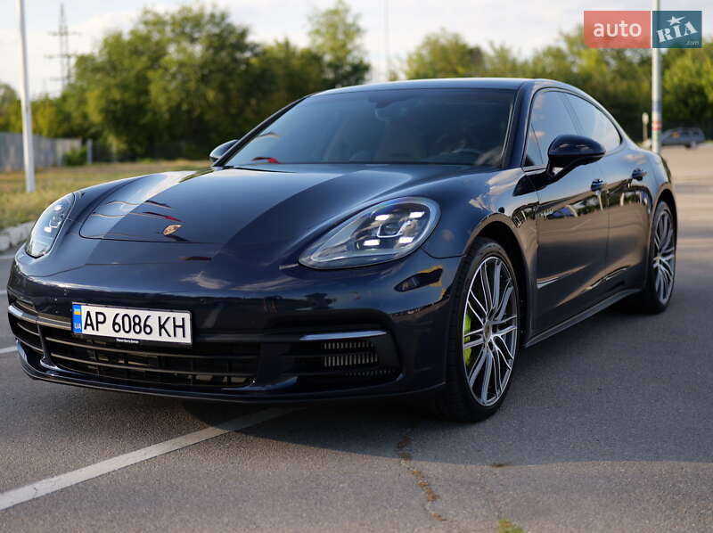 Фастбэк Porsche Panamera 2019 в 