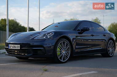Фастбэк Porsche Panamera 2019 в 