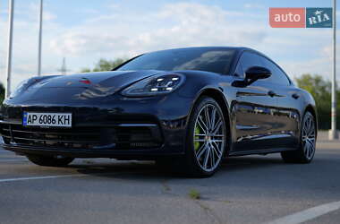 Фастбэк Porsche Panamera 2019 в 