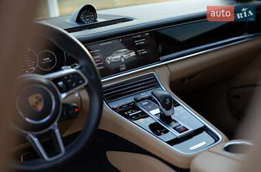 Фастбэк Porsche Panamera 2019 в 