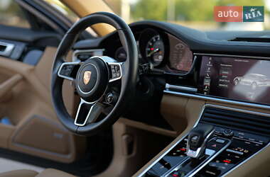 Фастбэк Porsche Panamera 2019 в 