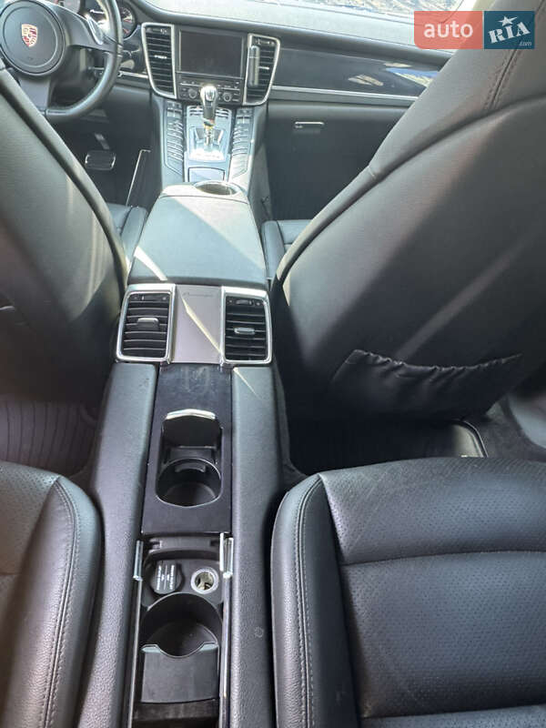Фастбэк Porsche Panamera 2010 в Киеве