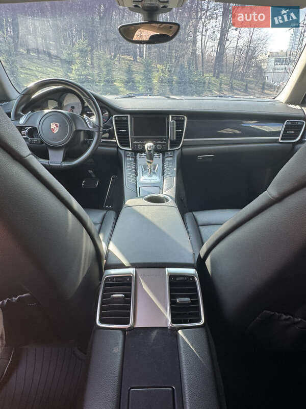 Фастбэк Porsche Panamera 2010 в Киеве
