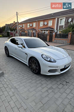 Фастбэк Porsche Panamera 2015 в 