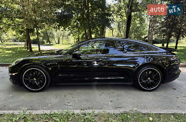 Фастбэк Porsche Panamera 2018 в 