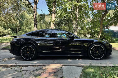 Фастбэк Porsche Panamera 2018 в 